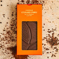 Tablette de chocolat noir 76% Maison Molinet avec origine grenade, 100 g, bio et artisanal, vue en gros plan.